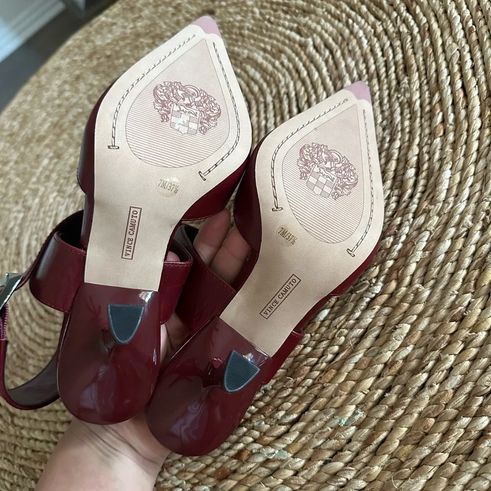 Vince Camuto Burgundy Leather Buckle Pump Sz 7.5 NWOT - Picture 6 of 6